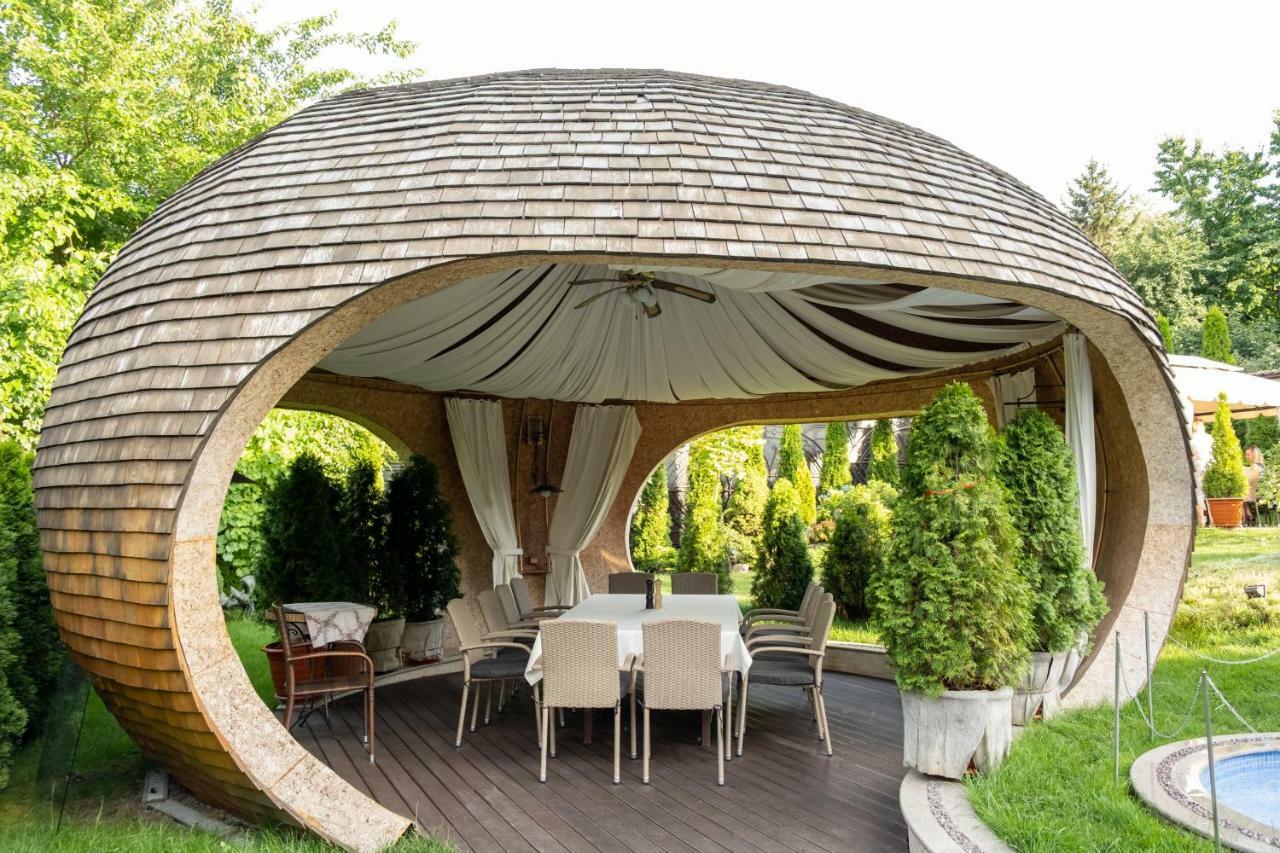 Diplomat Club Hotel Chisinau Exterior photo